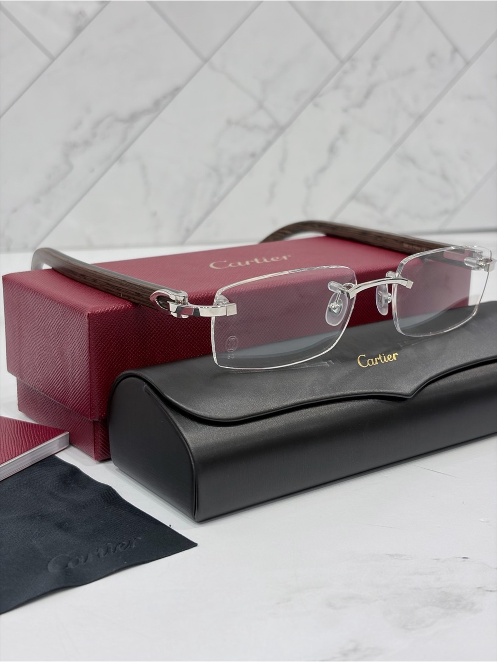 Cartier SUNGLASSES WITH ELONGATED C
DE CARTIER MOTIF